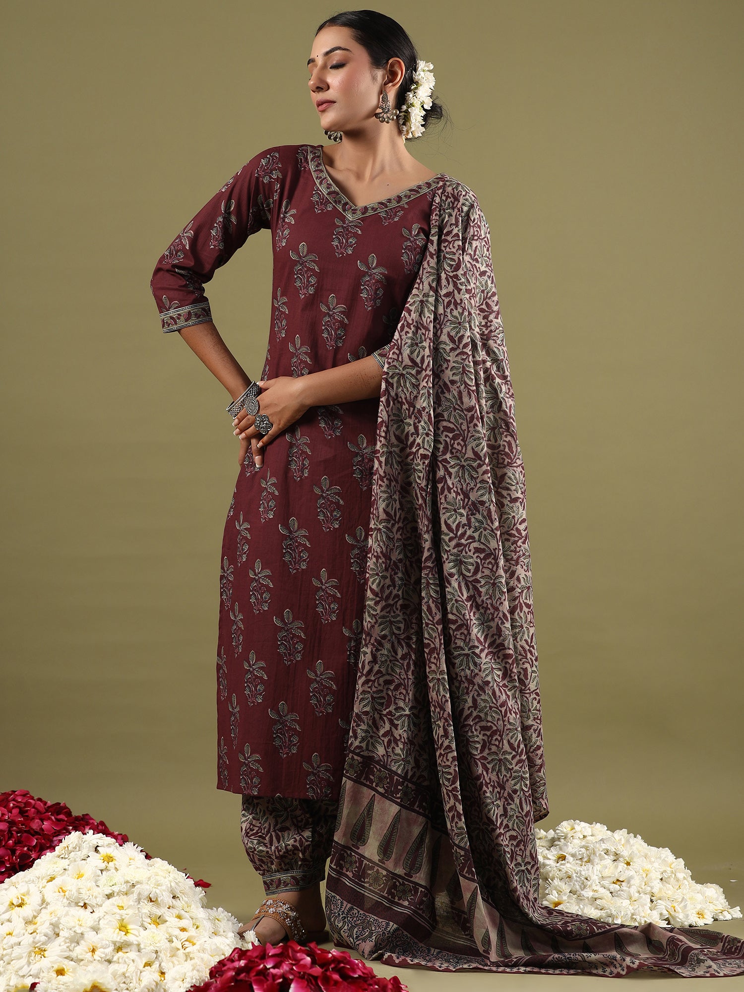 Women Burgundy Printed Straight Kurta Salwar With Dupatta Set