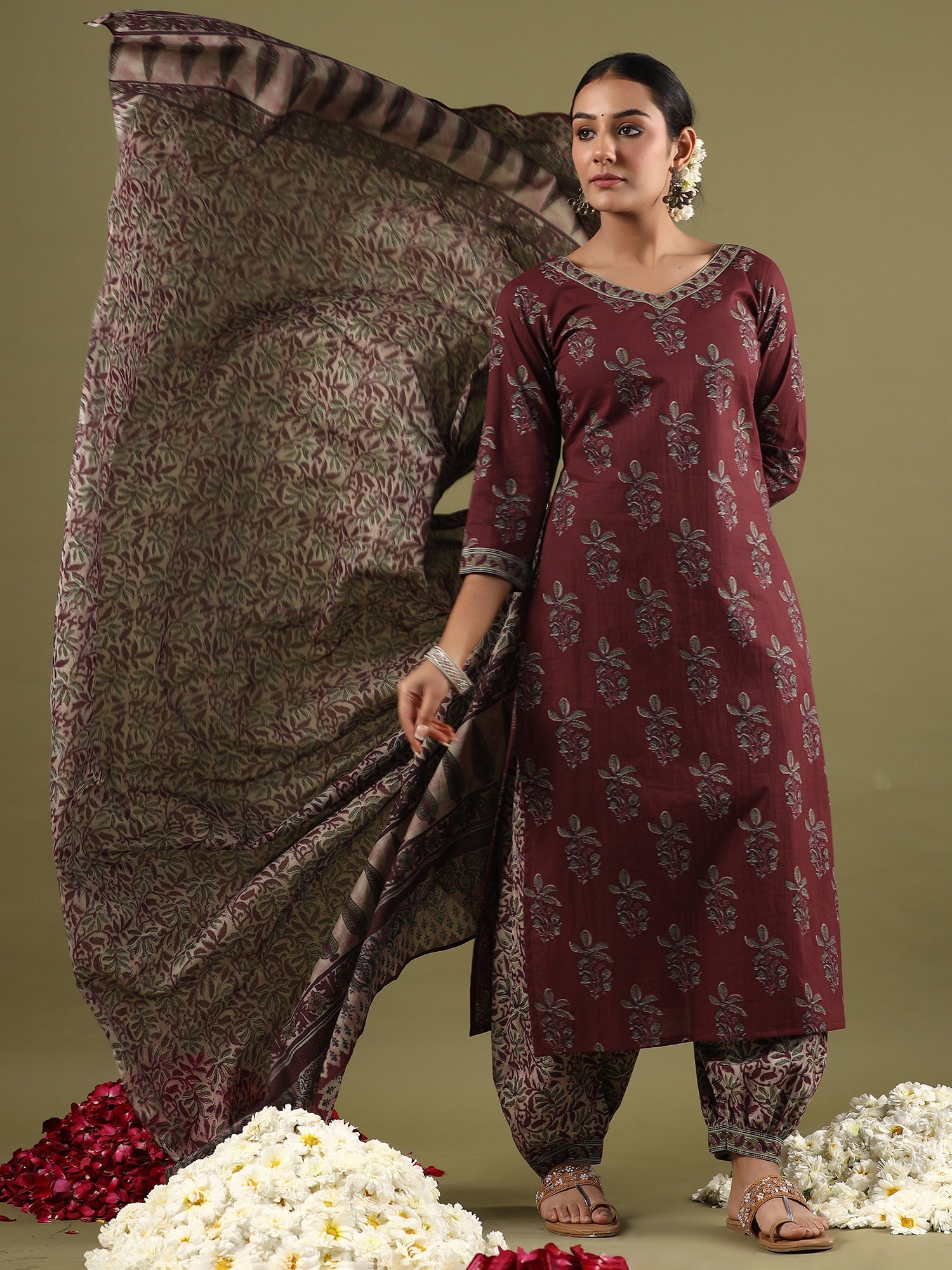 Women Burgundy Printed Straight Kurta Salwar With Dupatta Set