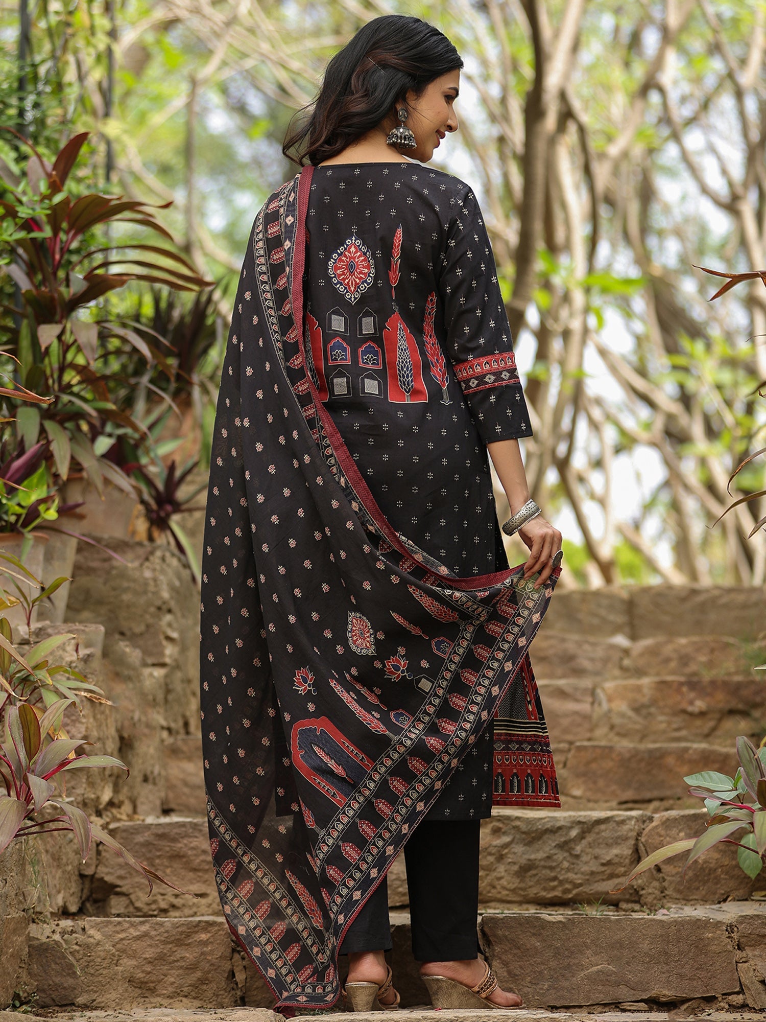 Women Black Printed Straight Kurta Trousers With Dupatta Set