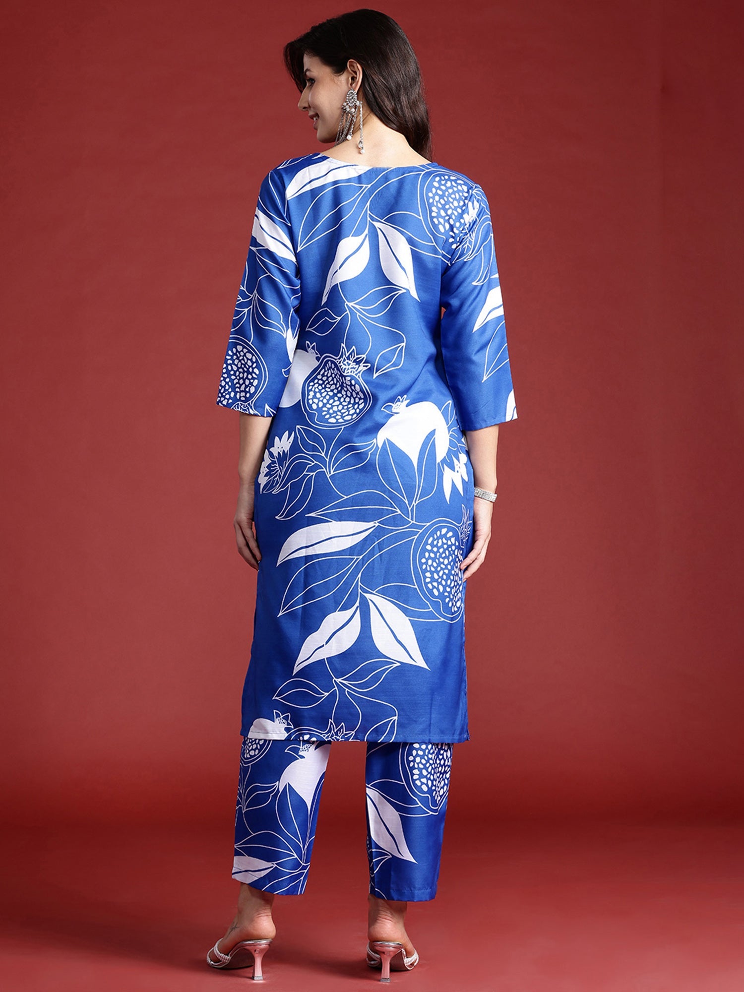 Women Blue Printed Straight Kurta Trousers Set