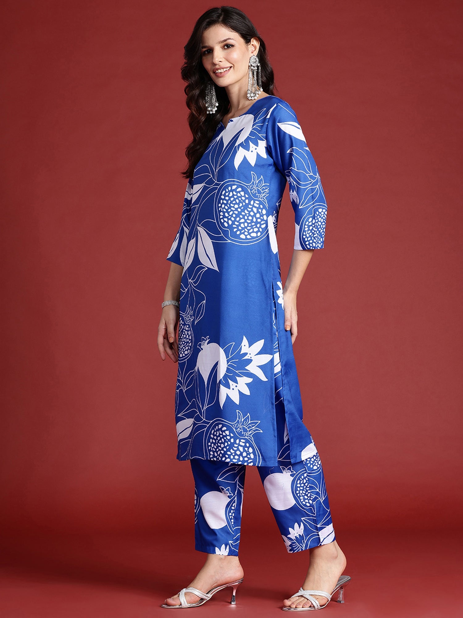 Women Blue Printed Straight Kurta Trousers Set