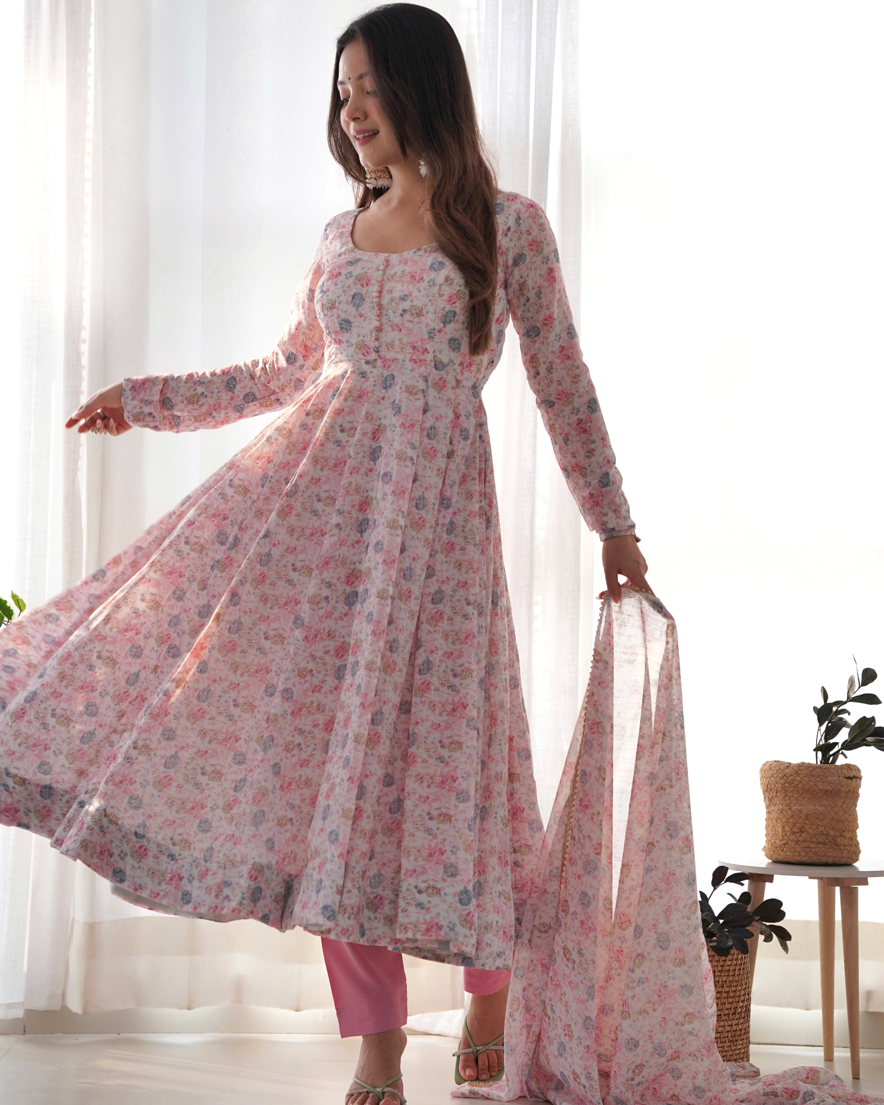 Pink Chiffon Kurta Set With Floral Print