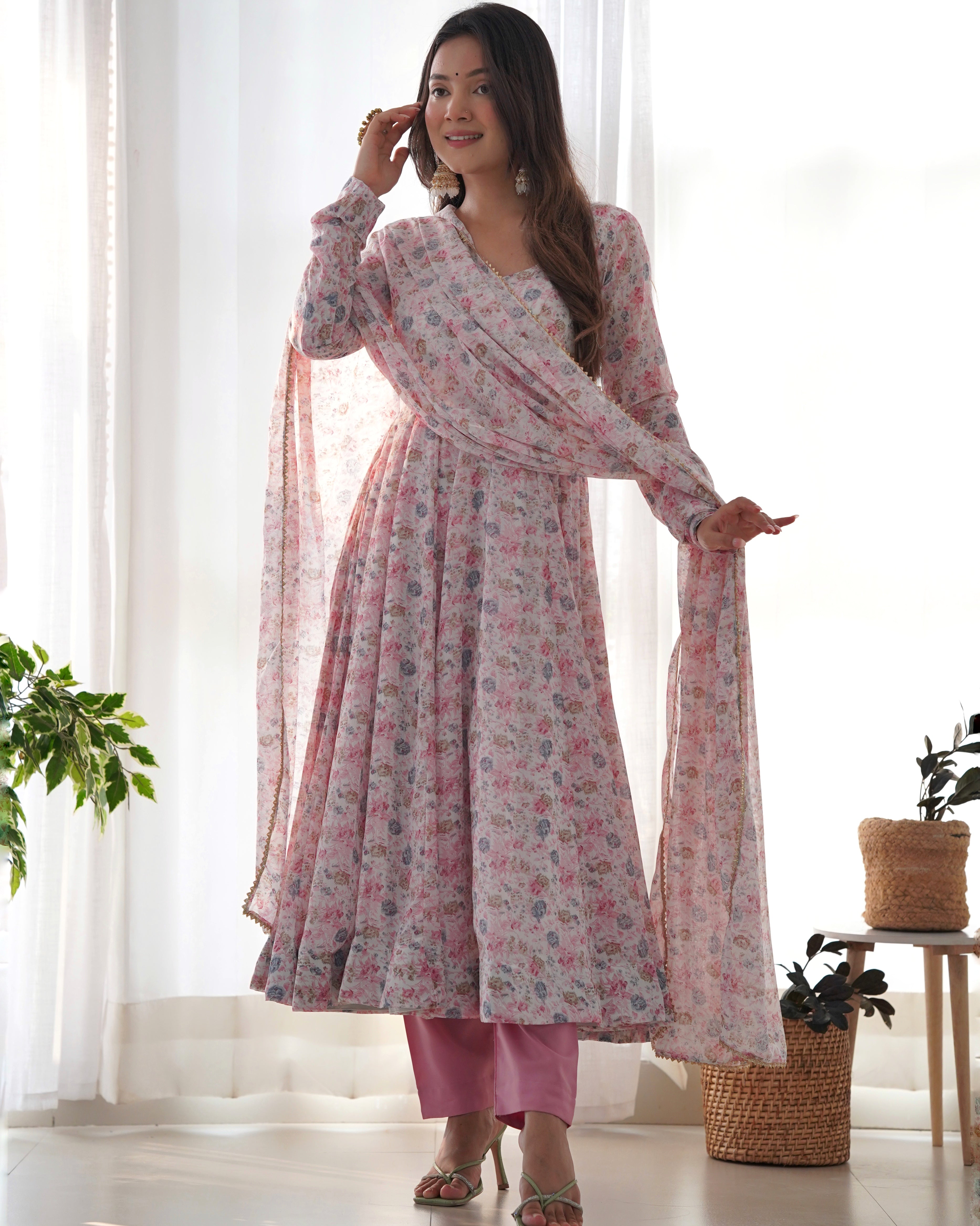 Pink Chiffon Kurta Set With Floral Print