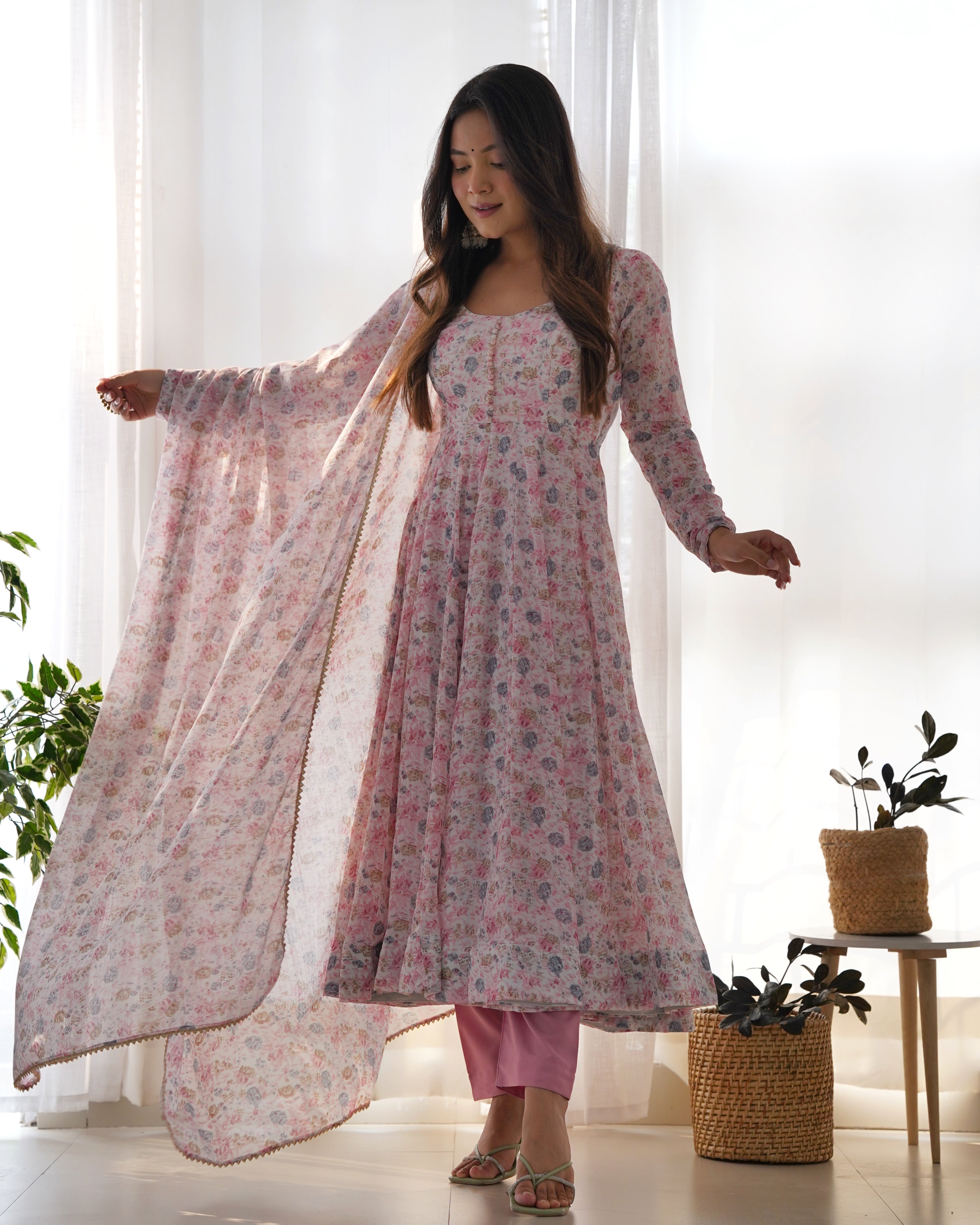 Pink Chiffon Kurta Set With Floral Print