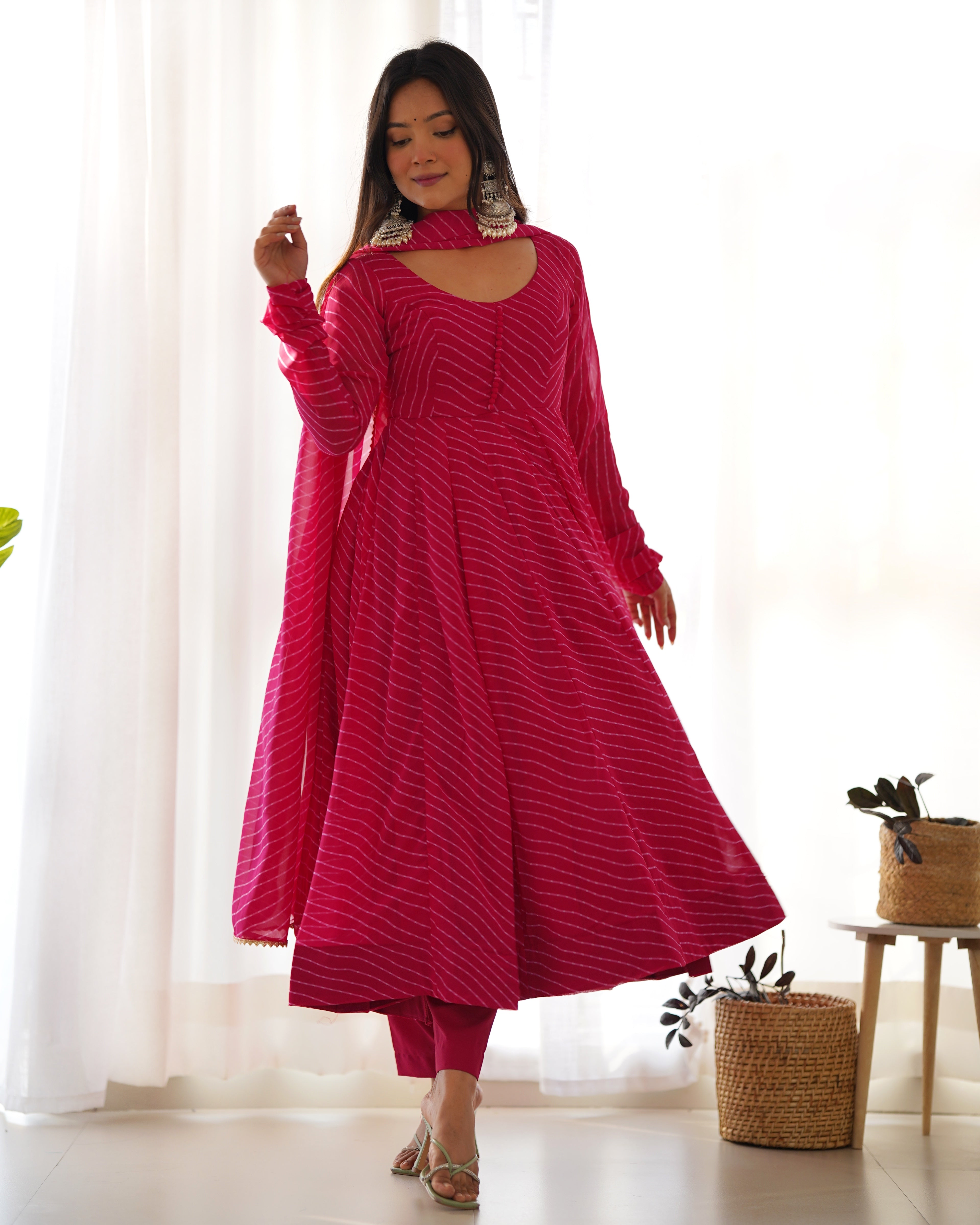 Ranipink Pure Fox Georgette Kurta Set With Laheriya Print