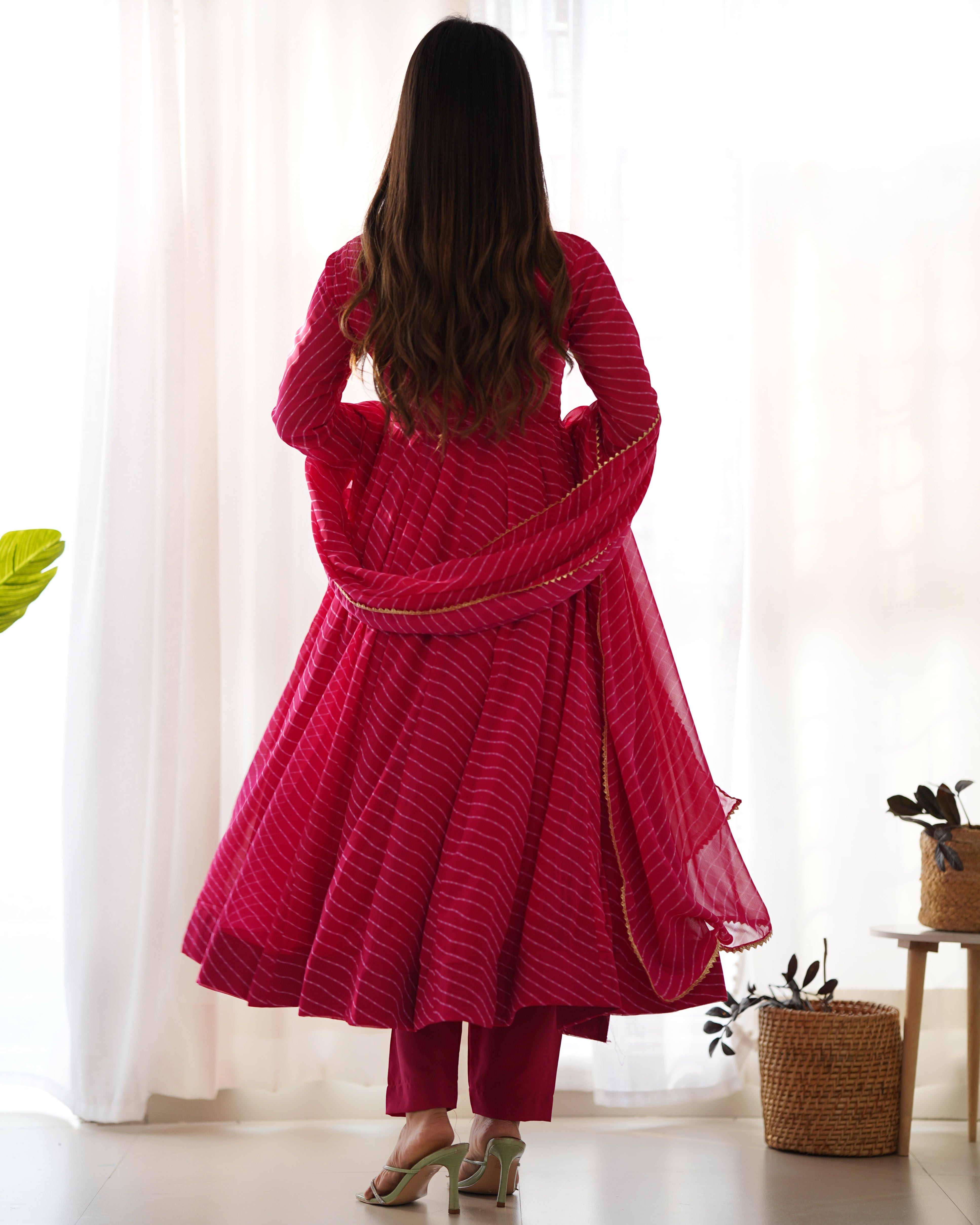Ranipink Pure Fox Georgette Kurta Set With Laheriya Print