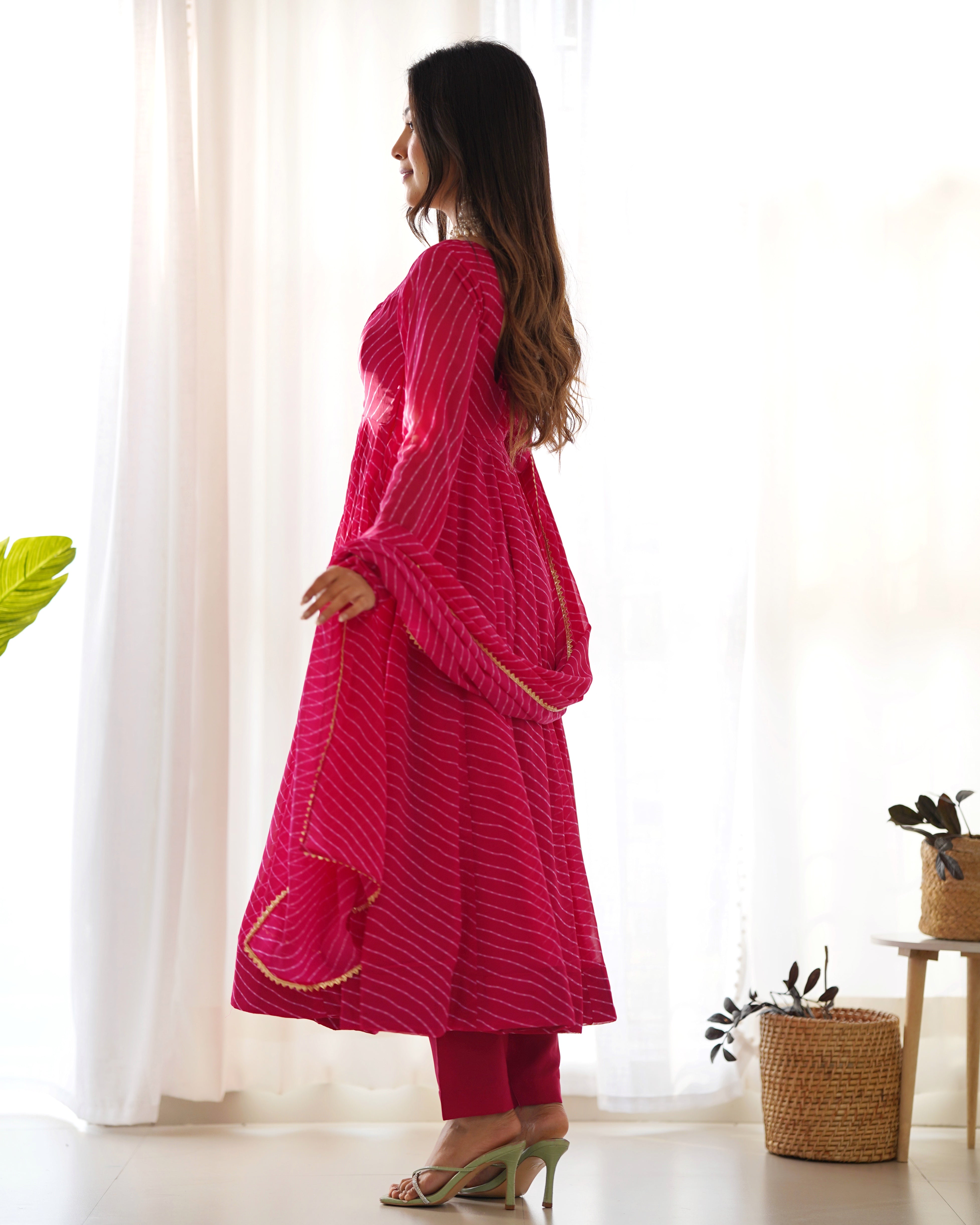 Ranipink Pure Fox Georgette Kurta Set With Laheriya Print