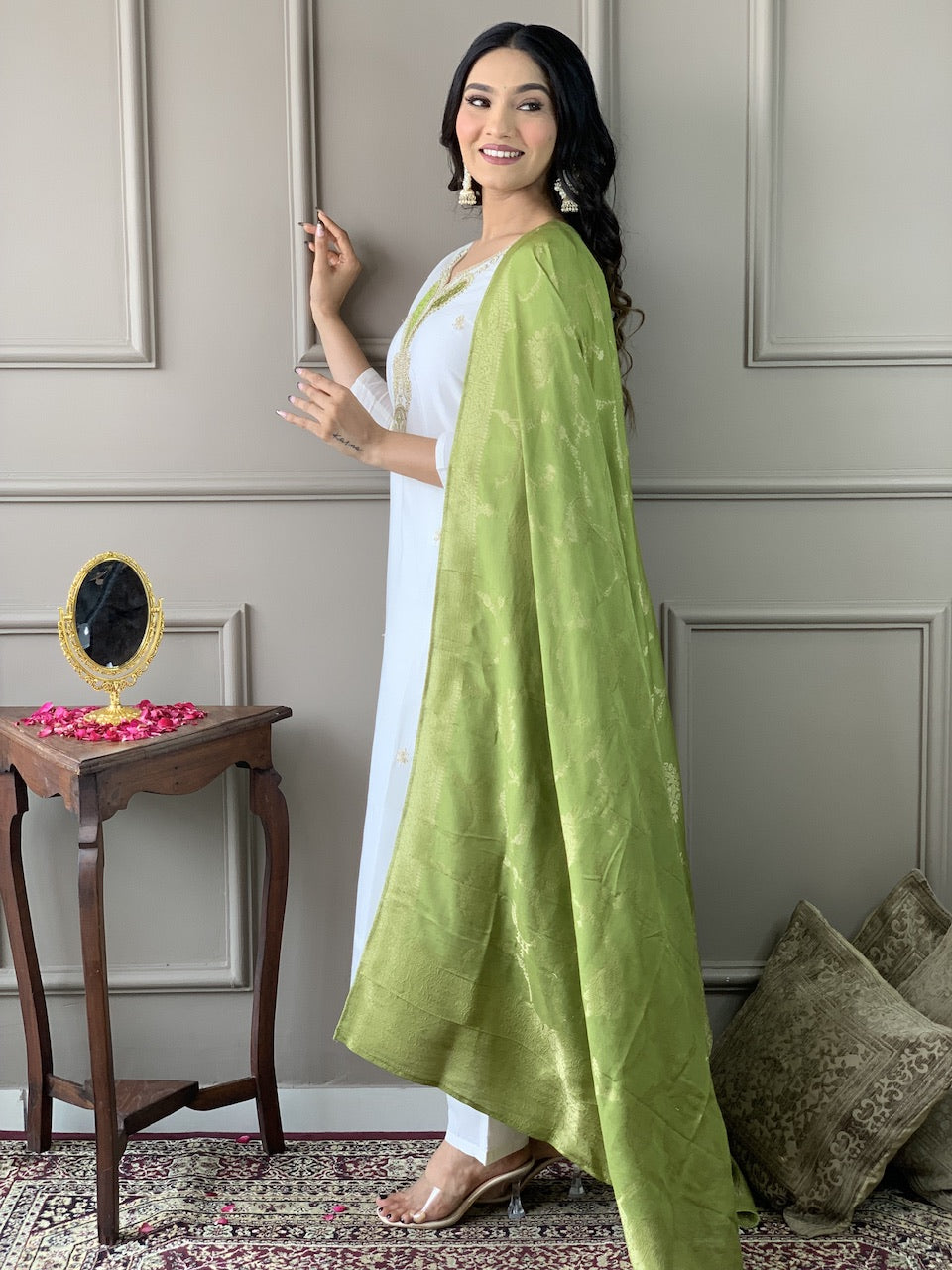 White Viscose Blend Embroidery Work Kurta