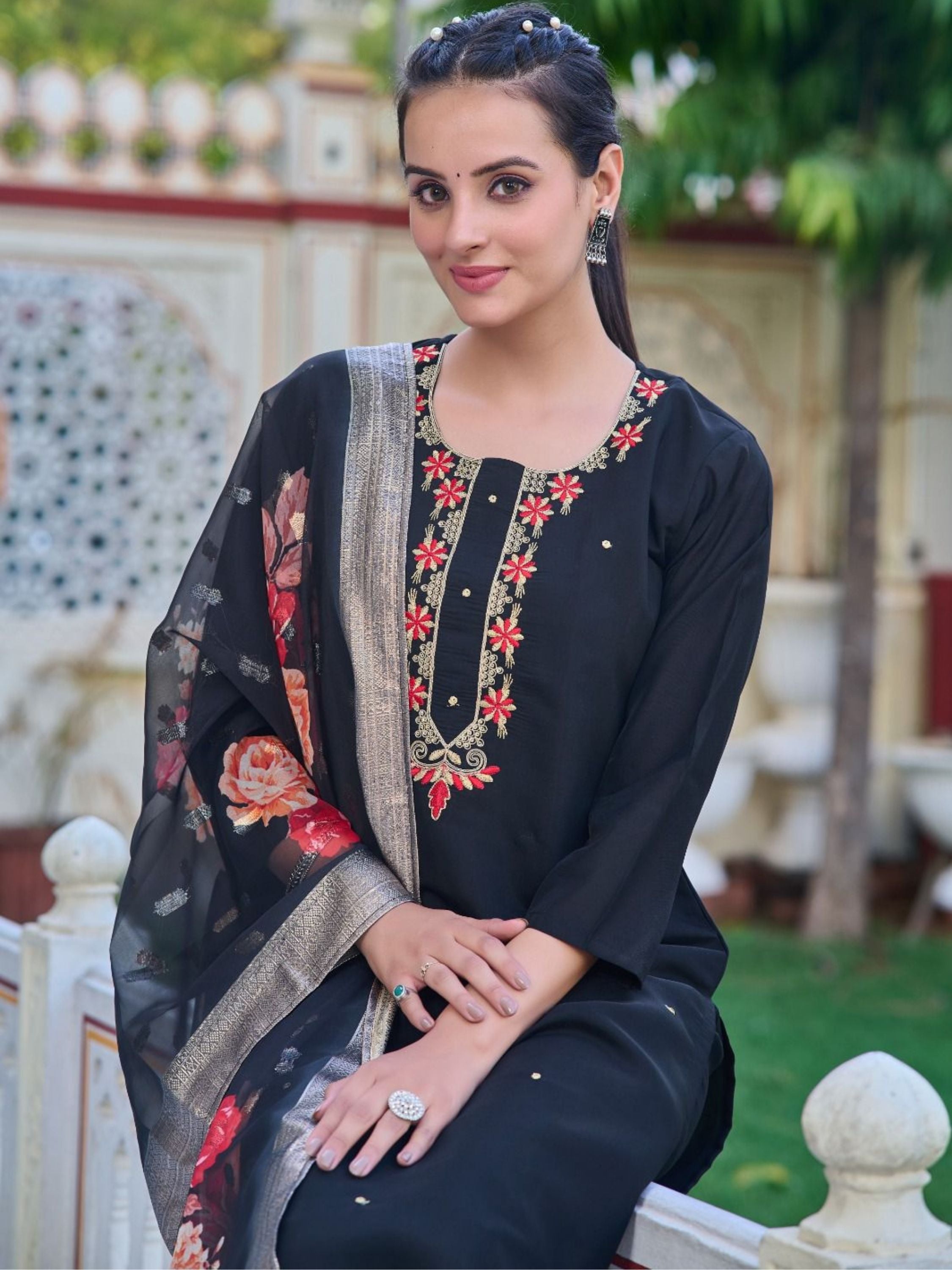 Black Embroidered Straight Kurta