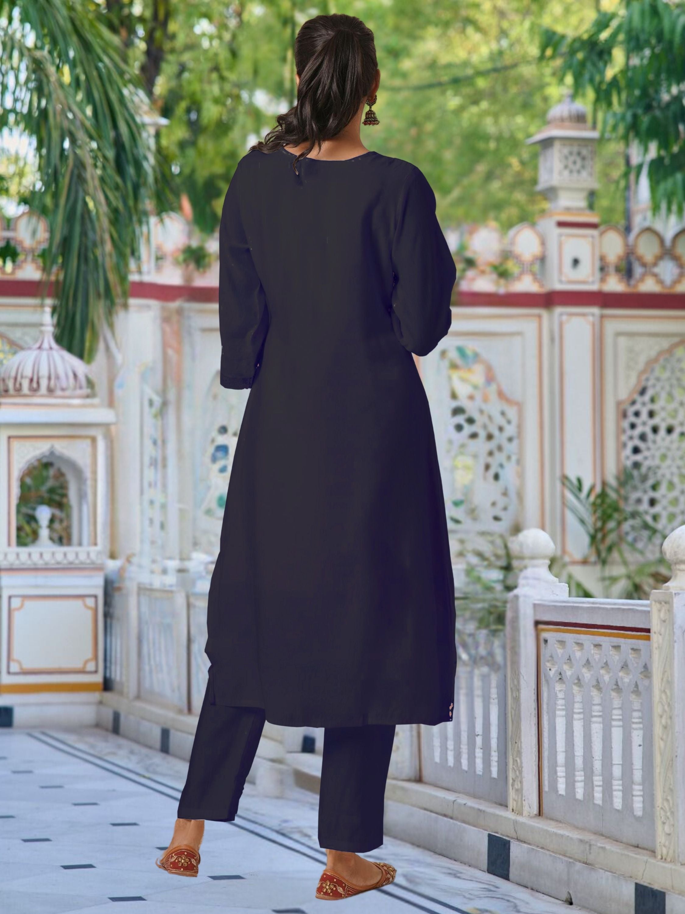 Black Embroidered Straight Kurta