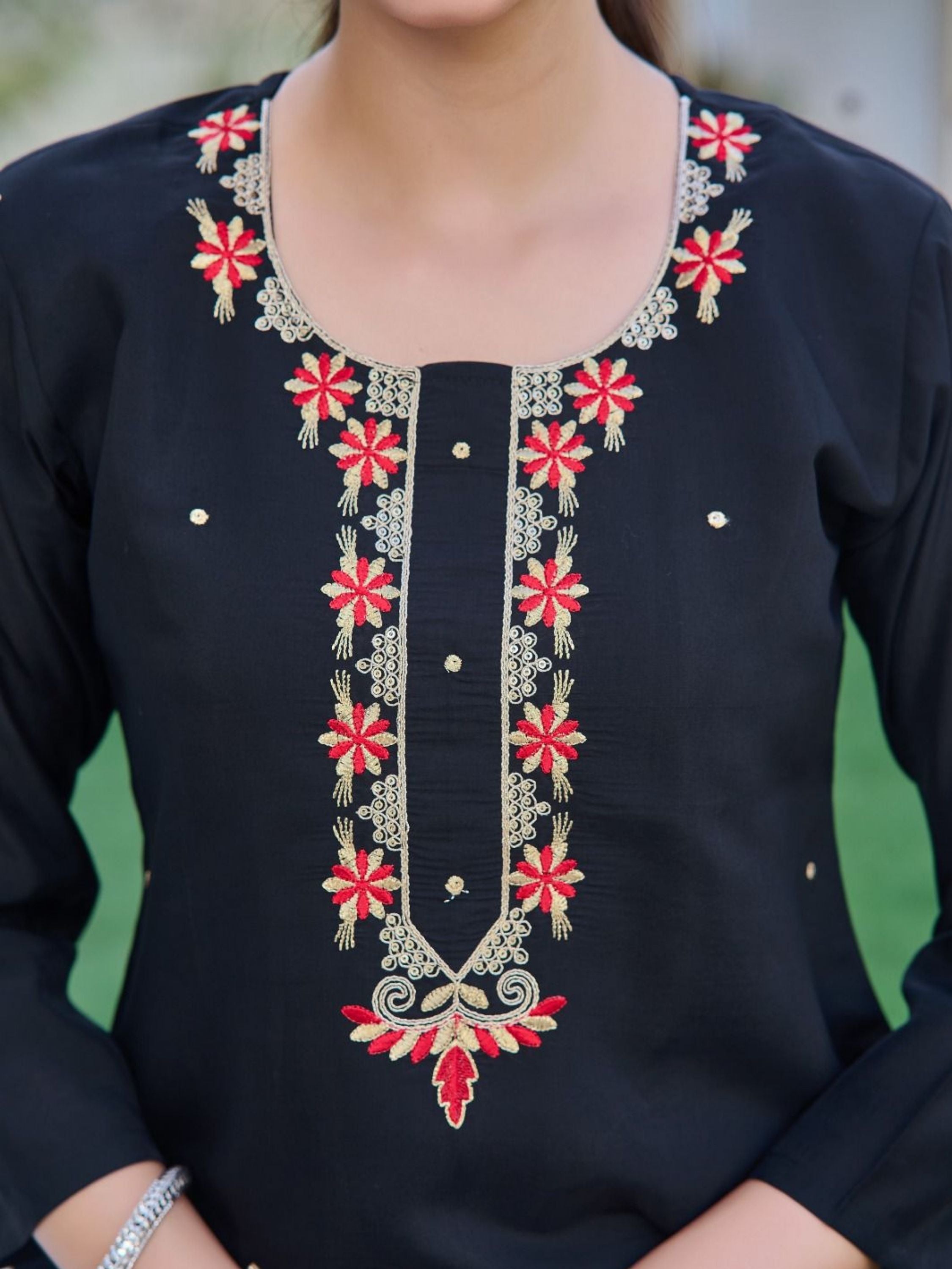 Black Embroidered Straight Kurta