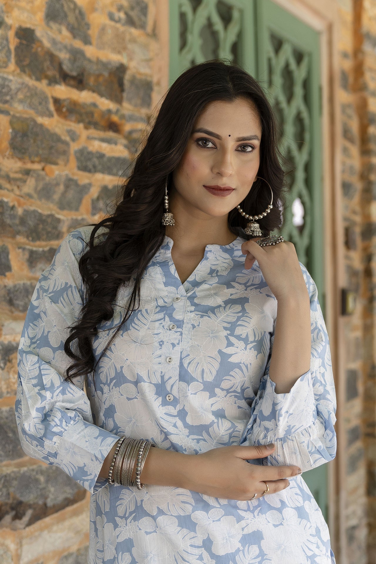 Women Blue Printed Straight Kurta With Three Quarter Sleeves
