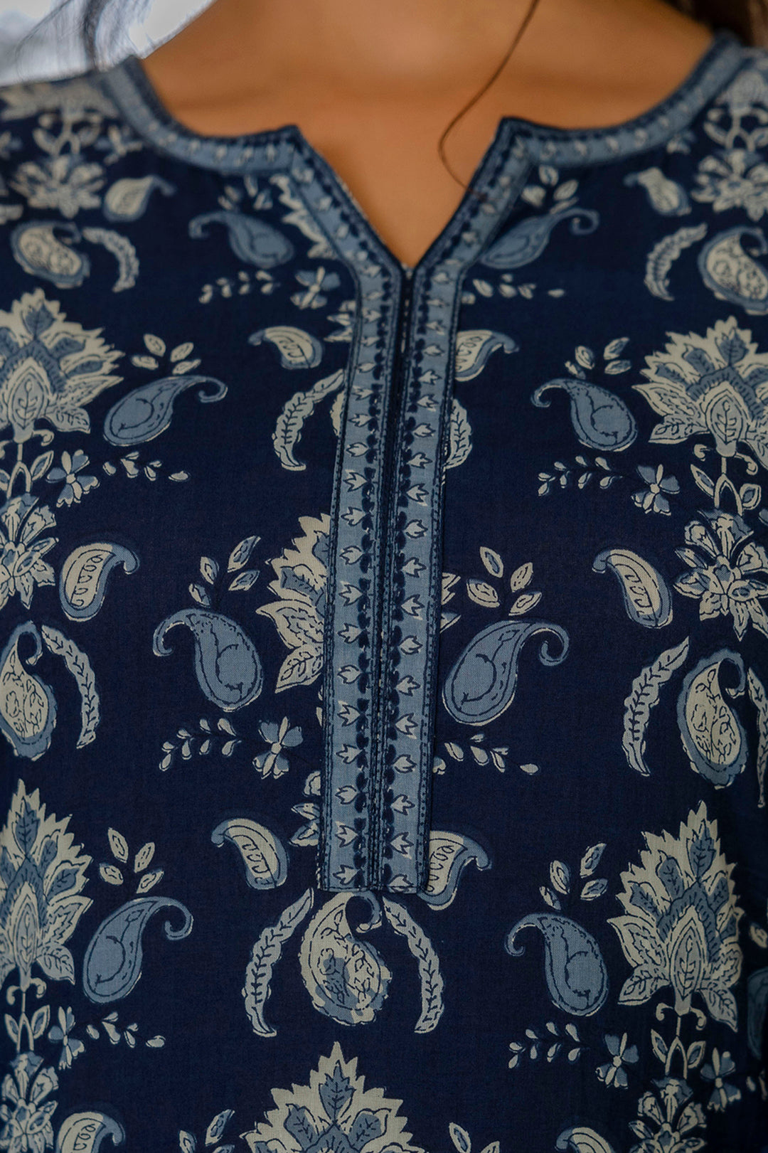 Women Blue Printed Straight Kurta With Three Quarter Sleeves