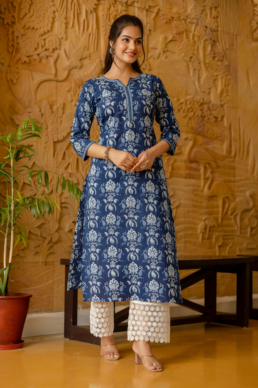 Women Blue Printed Straight Kurta With Three Quarter Sleeves