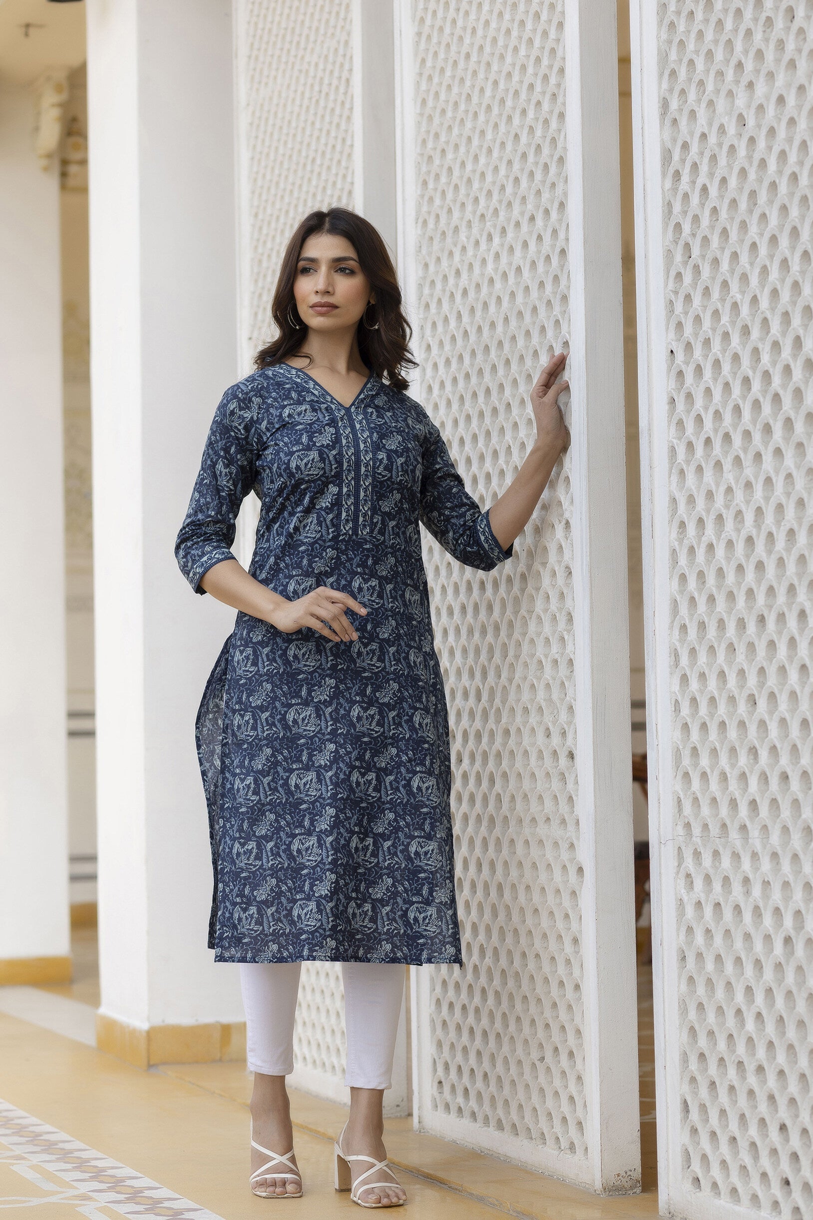 Women Navy Blue Floral Printed Straight Kurta With Three Quarter Sleeves