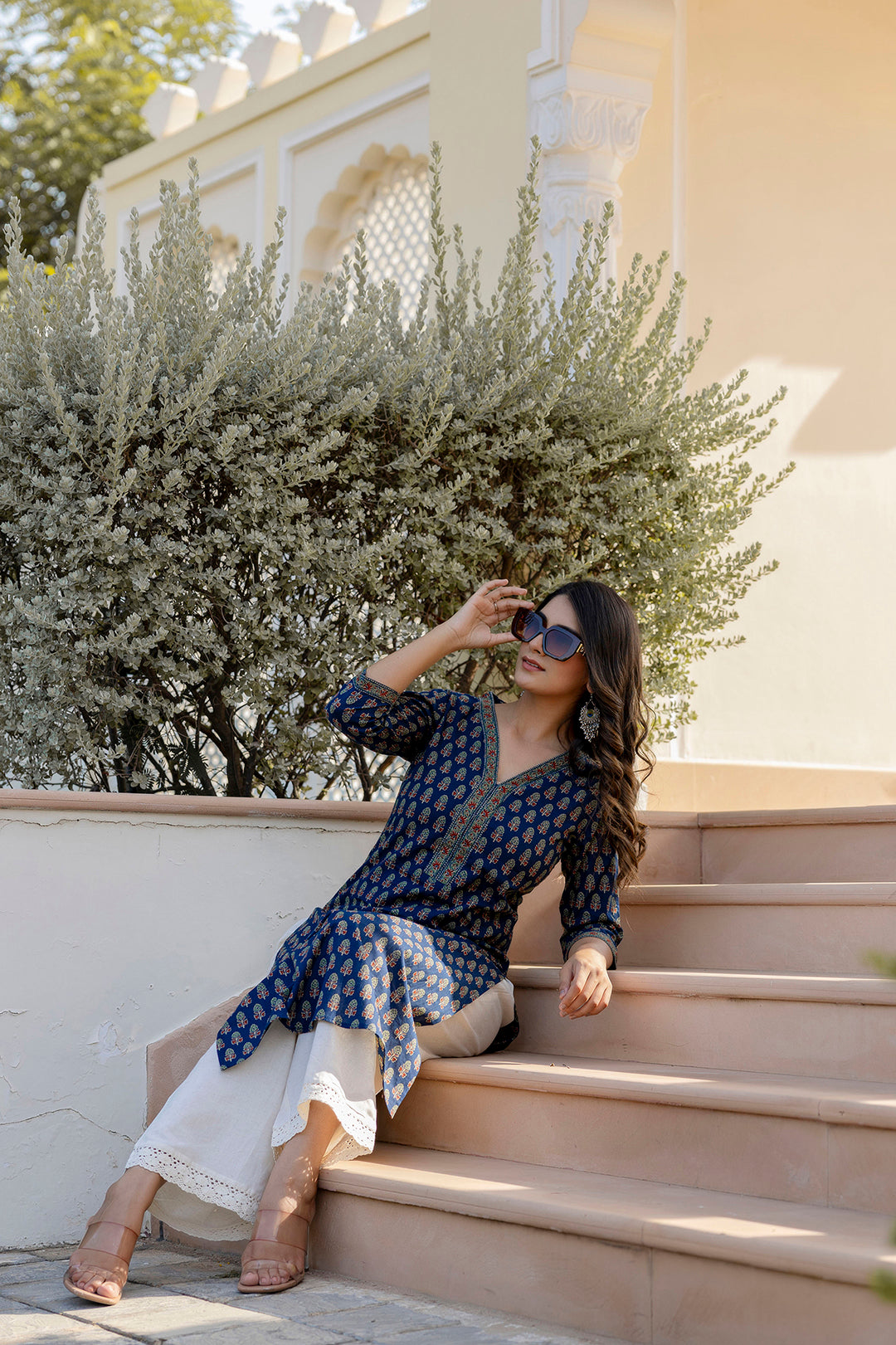 Women Blue Printed Straight Kurta With Three Quarter Sleeves