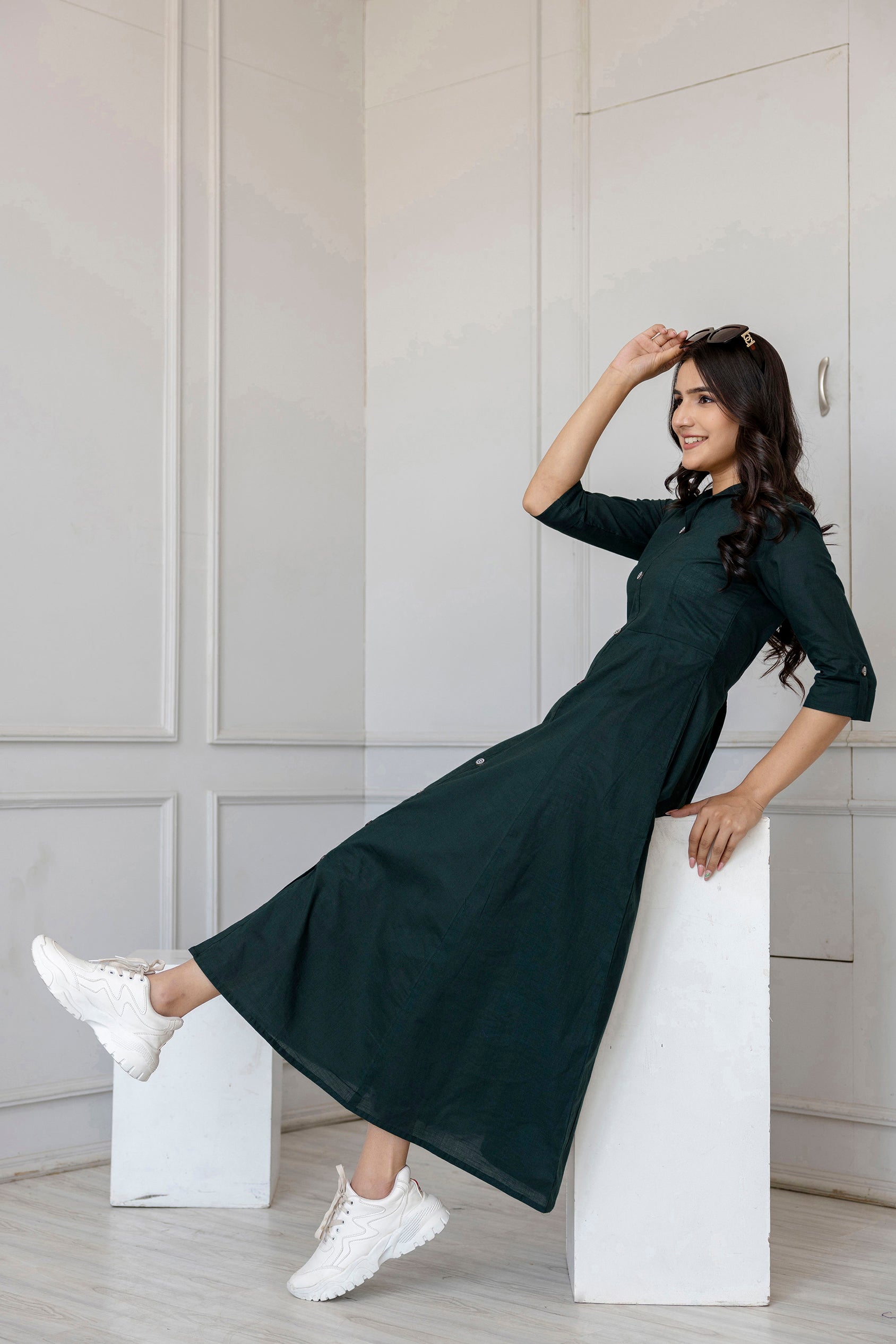 Women Green Solid Flared Dress With Three Quarter Sleeves
