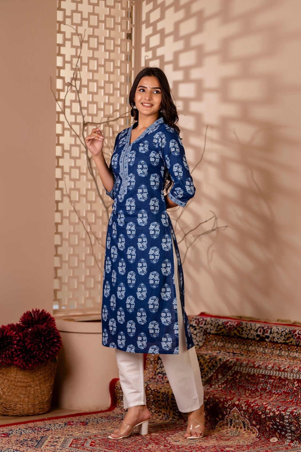 Women Blue Printed Straight Kurta With Three Quarter Sleeves