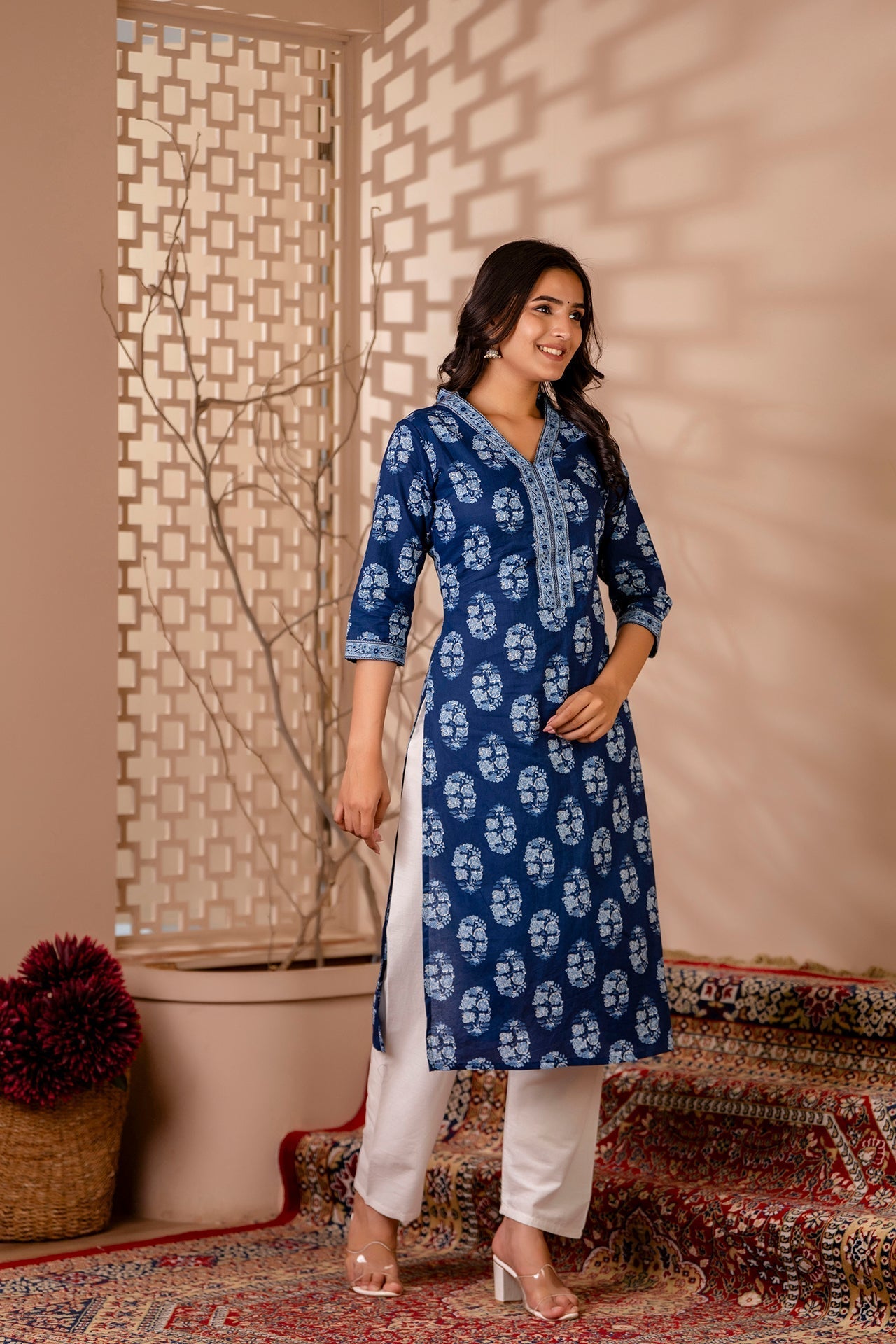 Women Blue Printed Straight Kurta With Three Quarter Sleeves