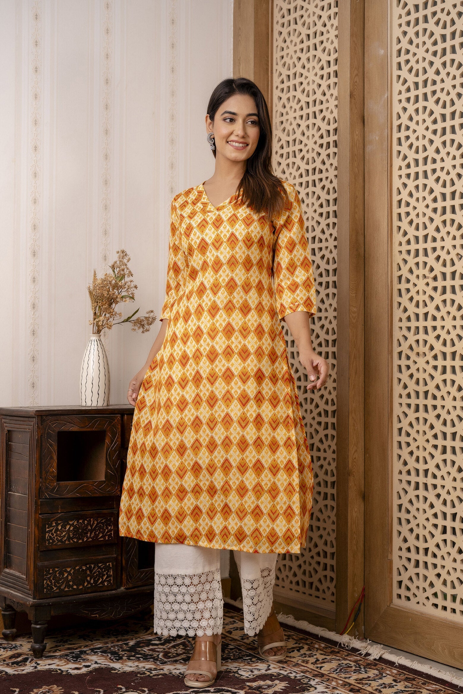 Women Yellow Printed Straight Kurta With Three Quarter Sleeves