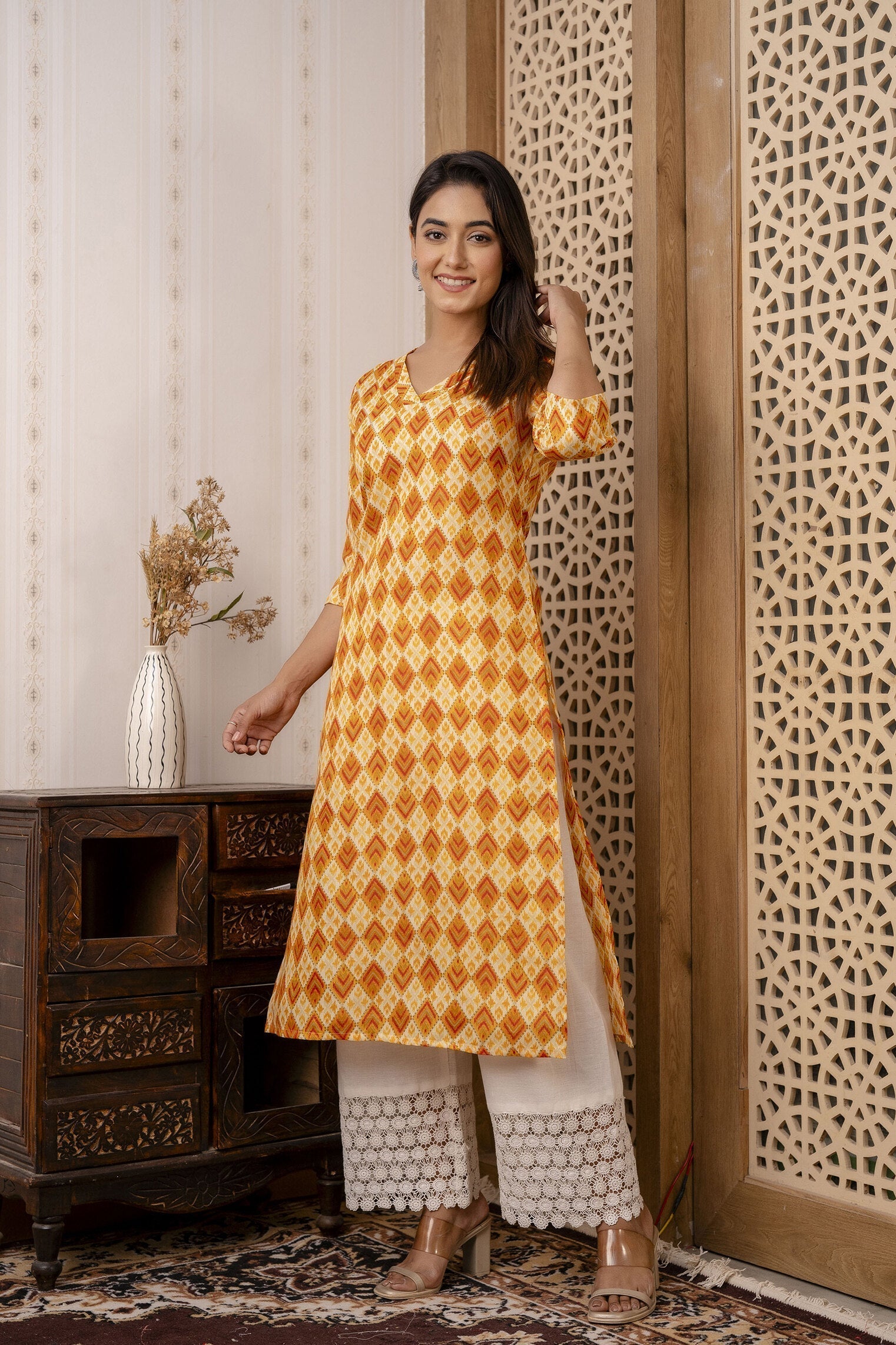 Women Yellow Printed Straight Kurta With Three Quarter Sleeves
