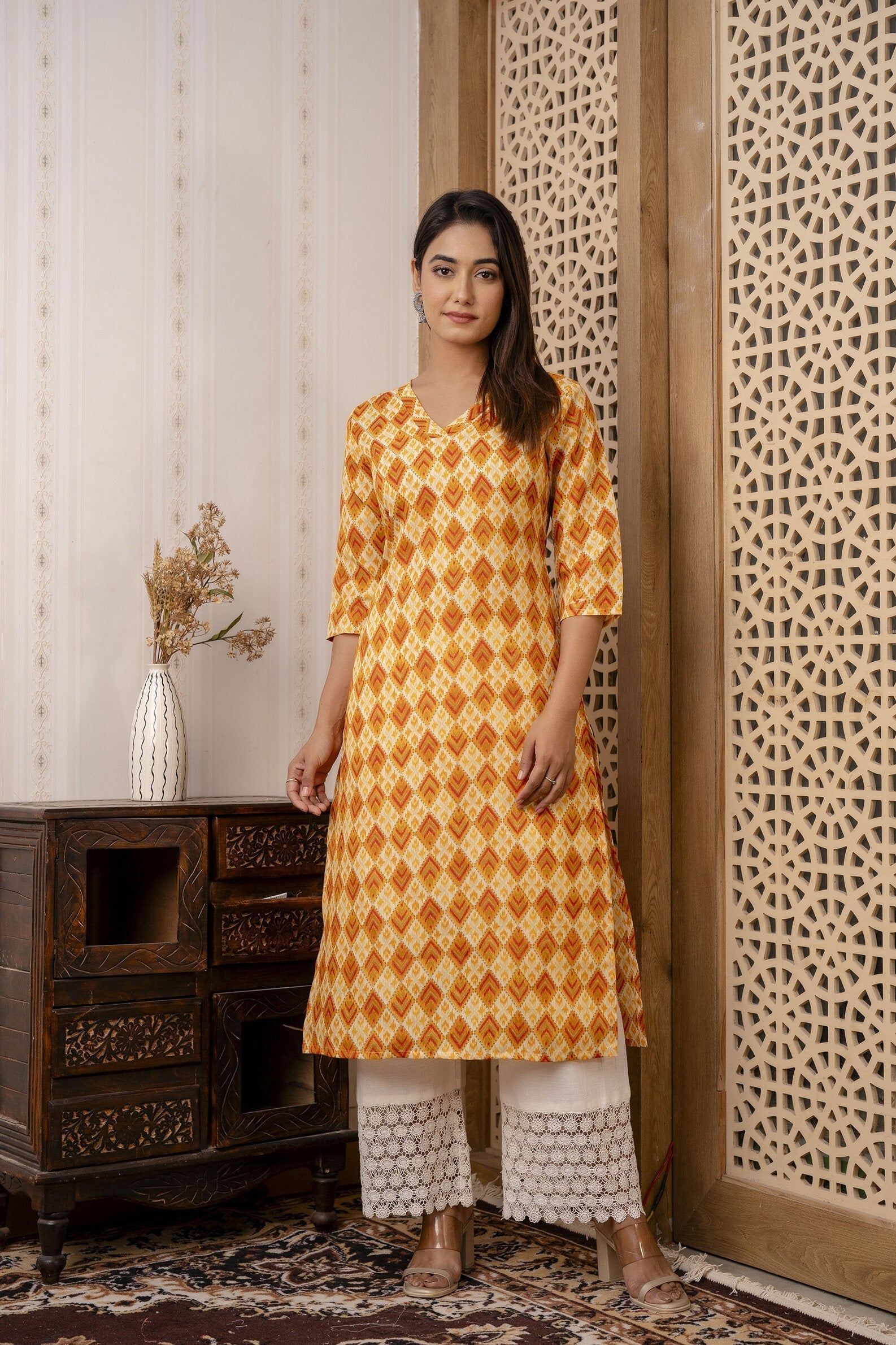 Women Yellow Printed Straight Kurta With Three Quarter Sleeves