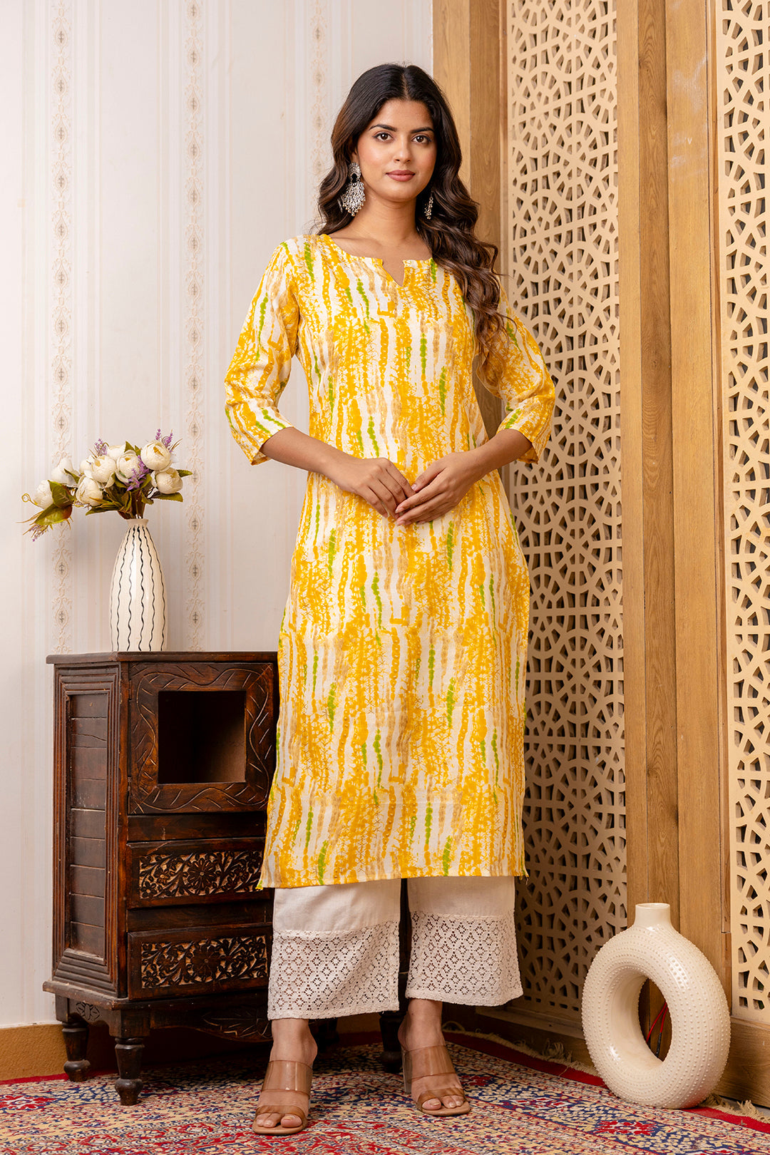 Women Yellow Printed Straight Kurta With Three Quarter Sleeves