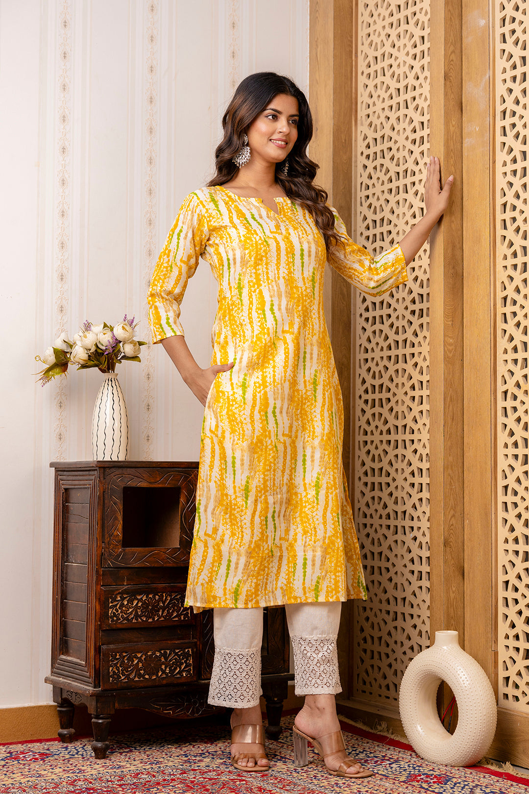Women Yellow Printed Straight Kurta With Three Quarter Sleeves