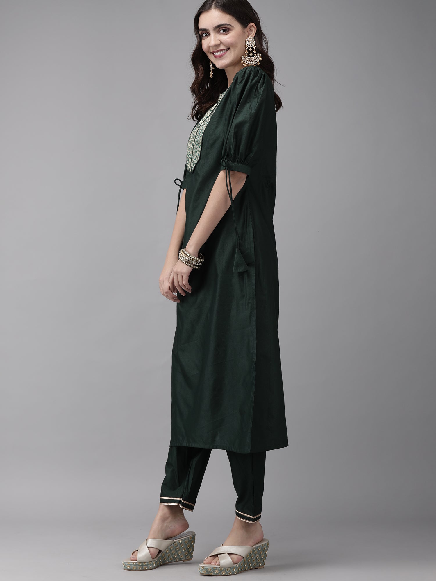 Women Green Solid Straight Kurta Trouser Set
