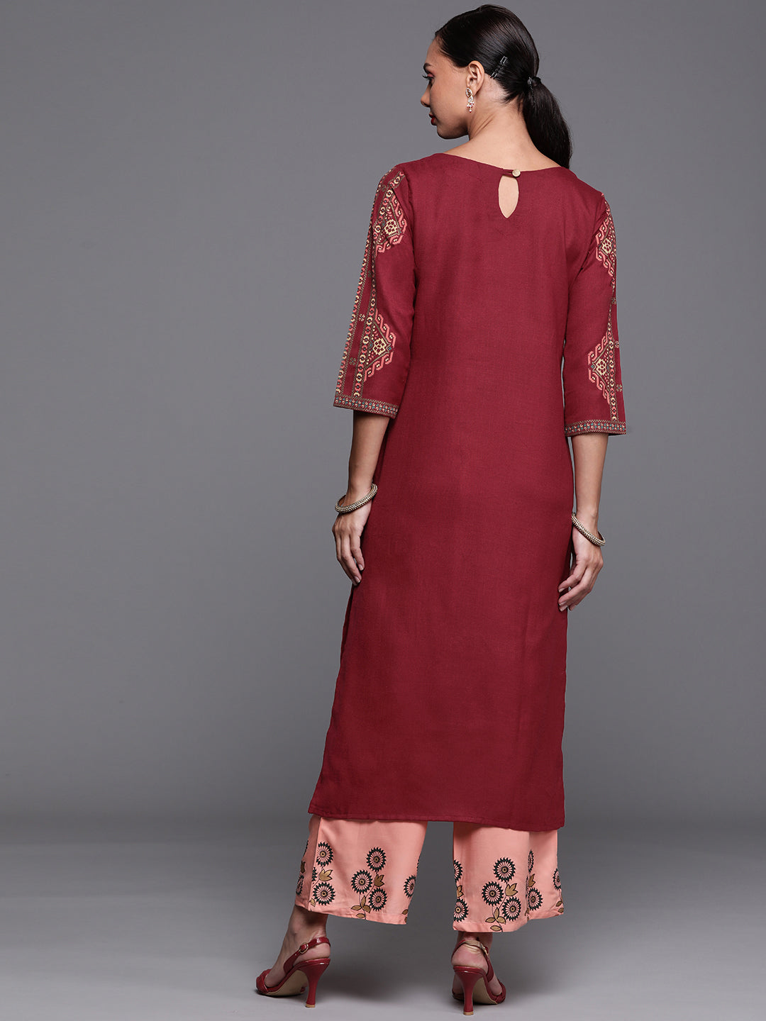 Women Maroon Foil Printed Straight Kurtas