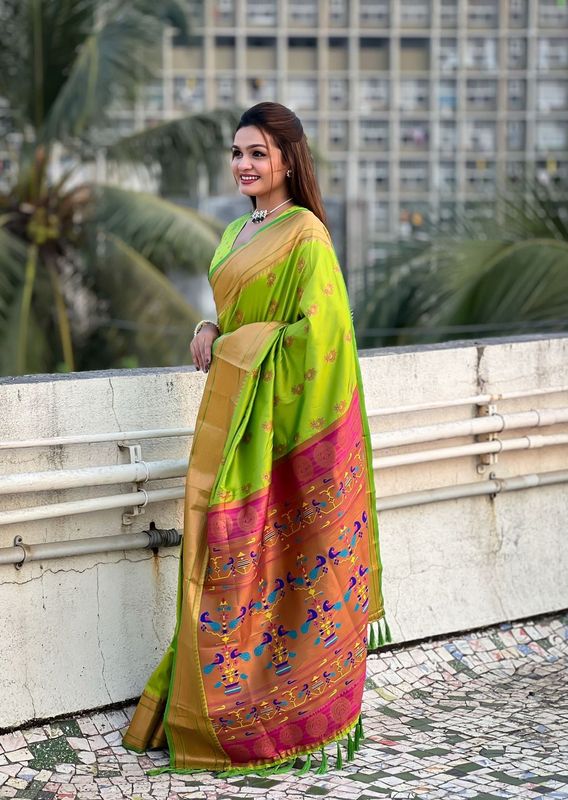Green Color Soft Silk Fabric Graceful Wevon Nath Meenakari Designer Saree