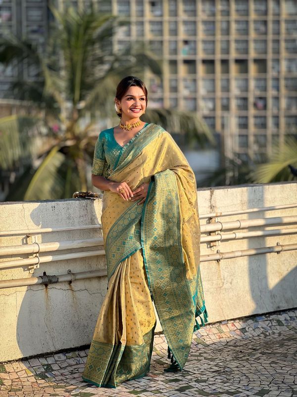 Pist Heavy Wevon Jari Designer Tissue Silk Saree