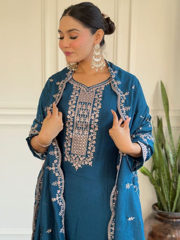 Women Embroidered Straight Kurta with Pant And Printed Dupatta Sets