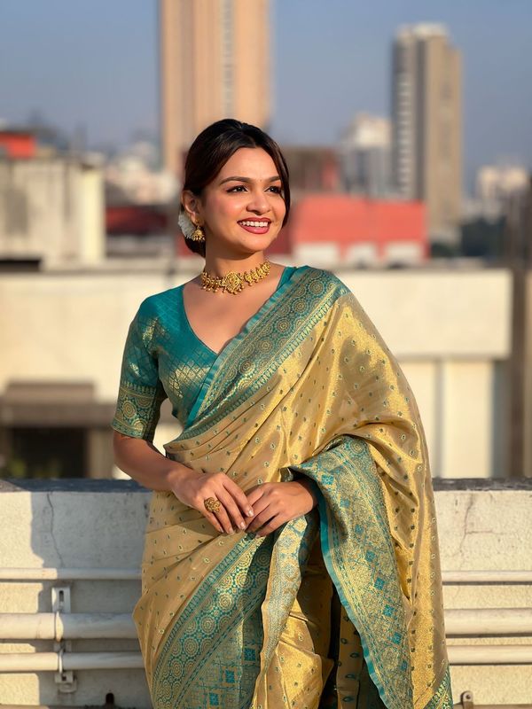Pist Heavy Wevon Jari Designer Tissue Silk Saree