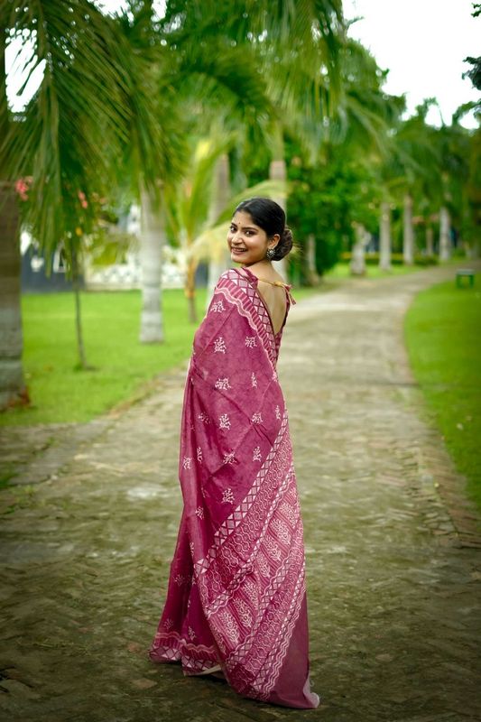 Red Color Beautiful Cotton Fabric Saree With Designer Digital Printed