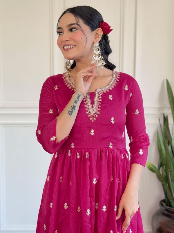 Women Embroidered Straight Kurta with Pant And Printed Dupatta Sets