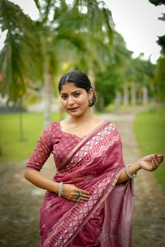 Red Color Beautiful Cotton Fabric Saree With Designer Digital Printed