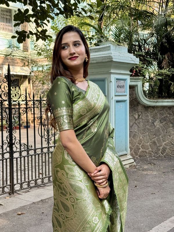 Green Wevon Jacquard Jari Designer Banarasi Silk Saree