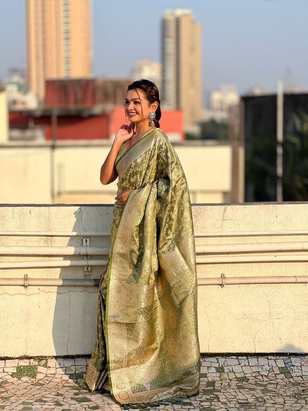 Green Color Banarasi Silk Wevon Jari Designer Rich Looks Partywear Saree