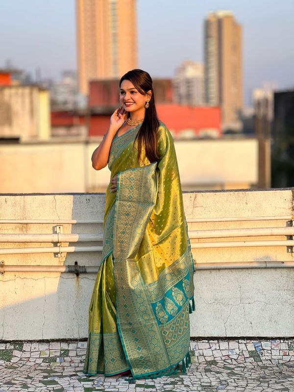 Green Heavy Wevon Jari Designer Tissue Silk Saree