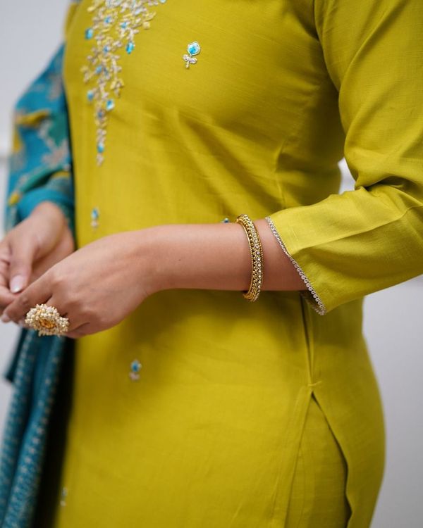 Women Embroidered Straight Kurta with Pant And Printed Dupatta Sets