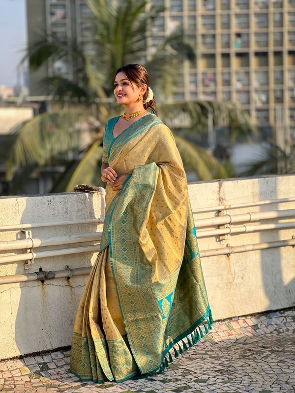 Pist Heavy Wevon Jari Designer Tissue Silk Saree