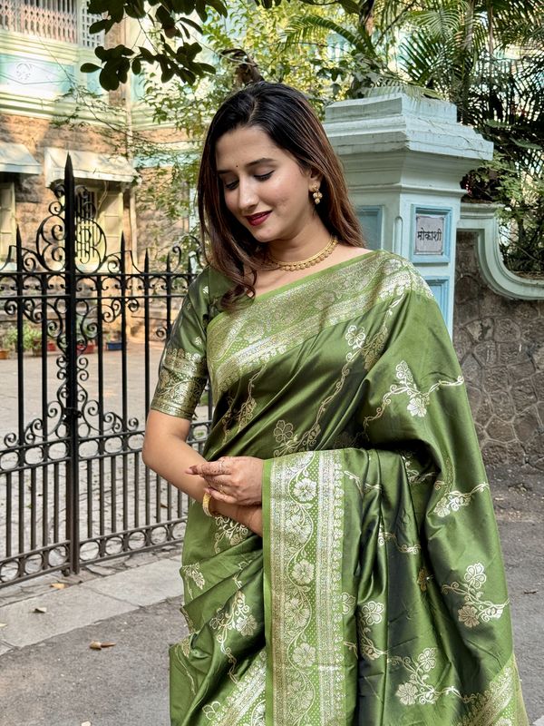 Green Wevon Jacquard Jari Designer Banarasi Silk Saree