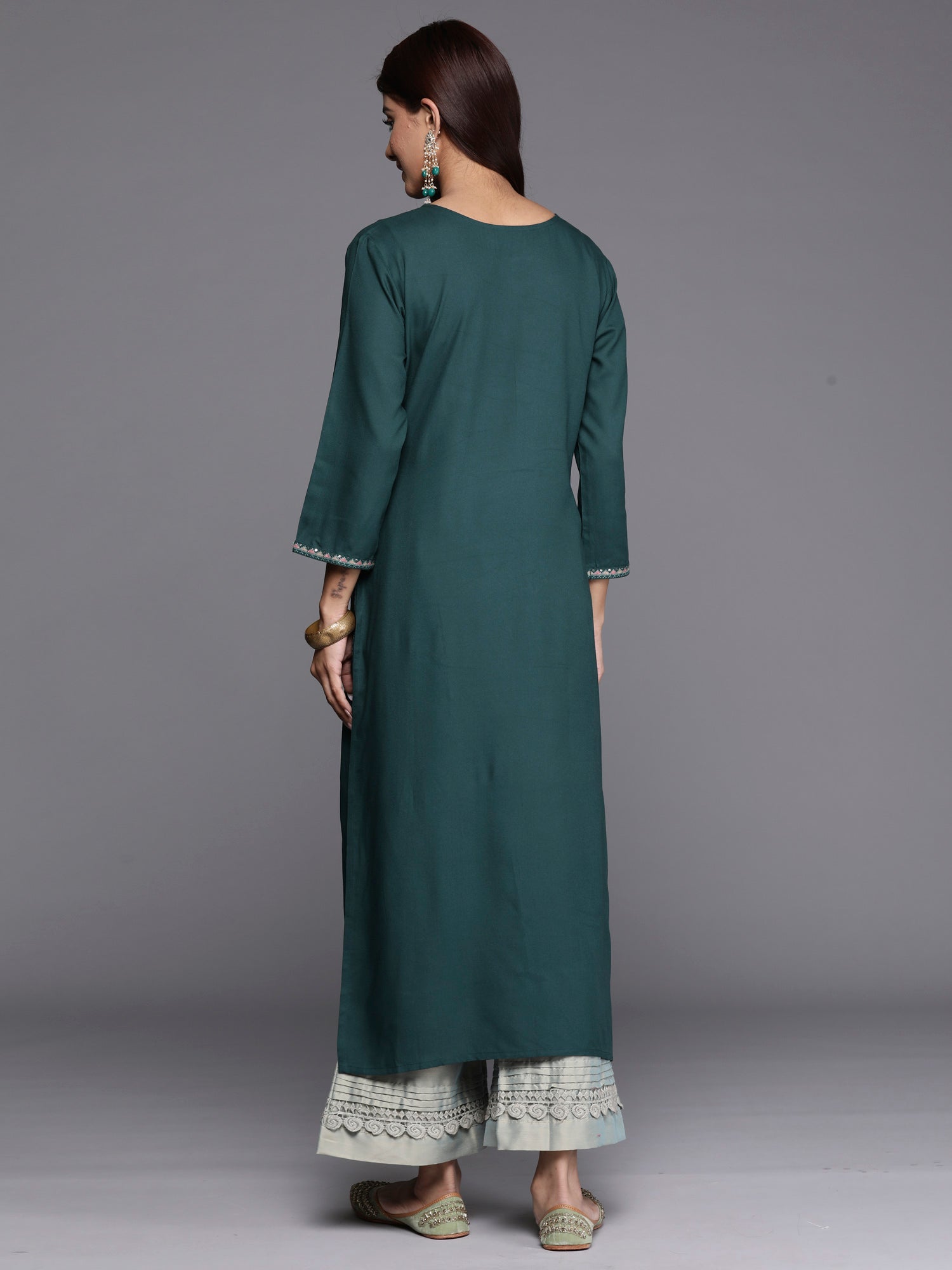 Women Green Embroidered Straight Kurtas