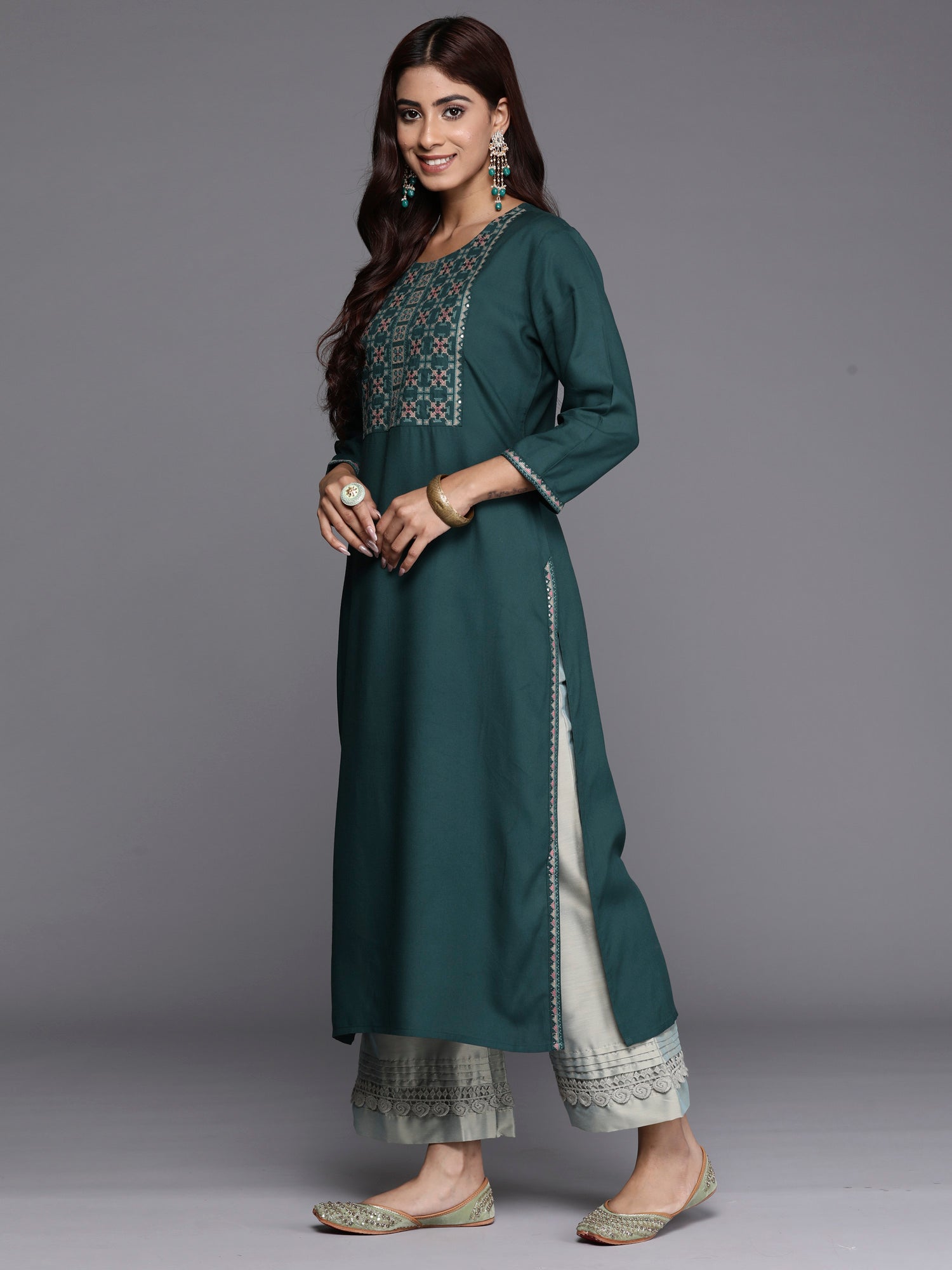 Women Green Embroidered Straight Kurtas