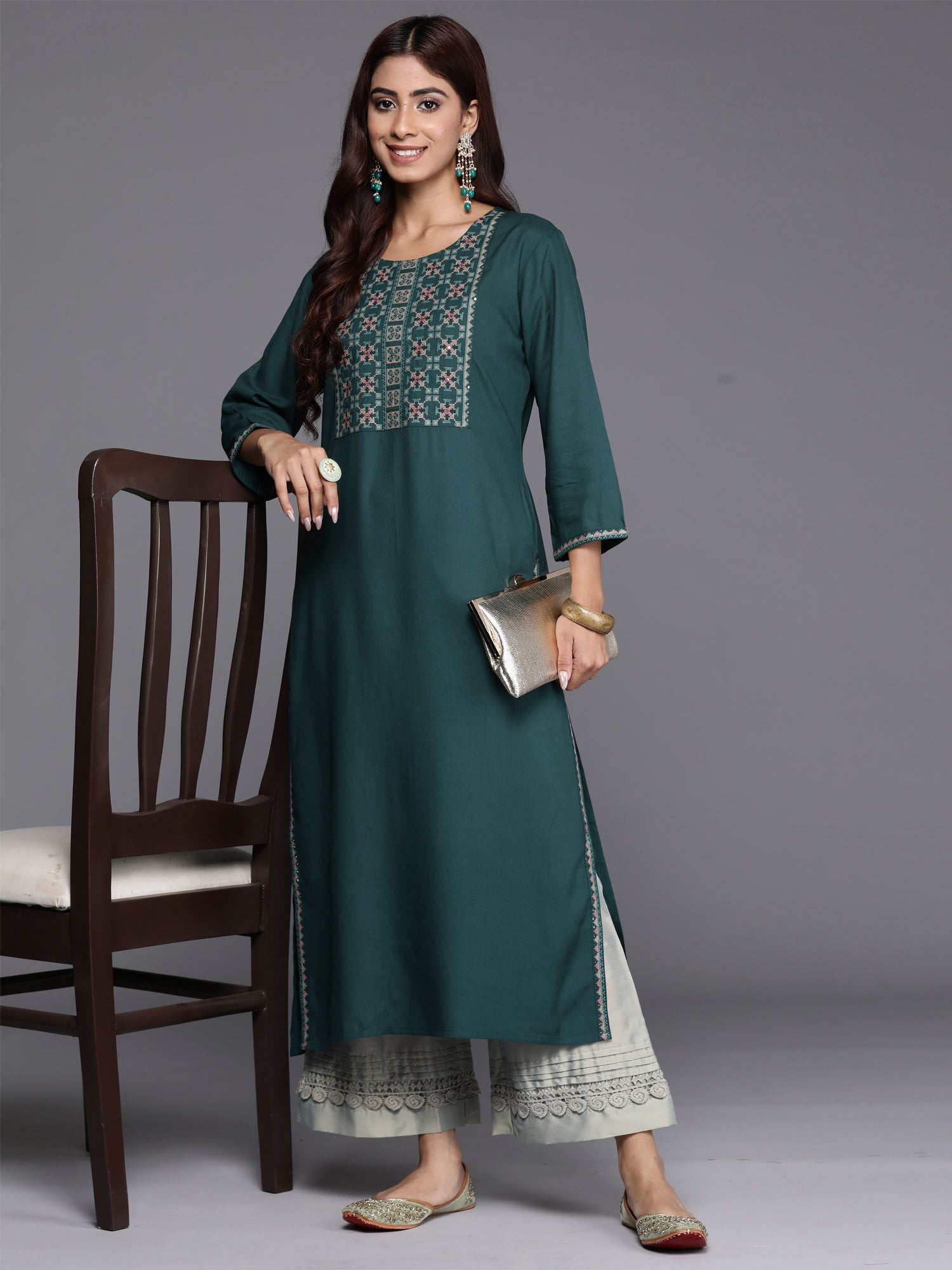 Women Green Embroidered Straight Kurtas