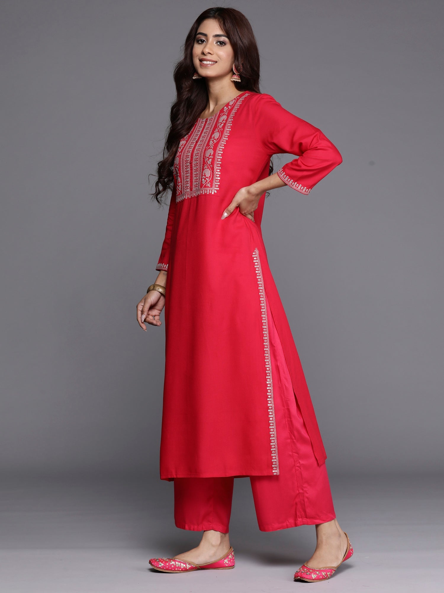 Women Magenta Embroidered Straight Kurtas