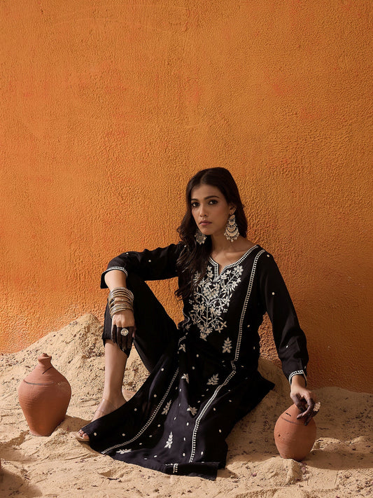 Women Black Embroidered Straight Kurtas