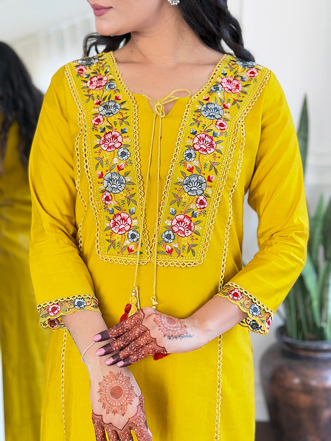 Beautiful Women's Thread work Viscose Fabric Straight Kurta, Pant and Dupatta Set