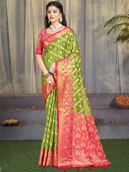 Green Color Graceful Silk Fabric Saree With Wevon Jacquard Designer